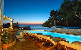 Yperia Hotel